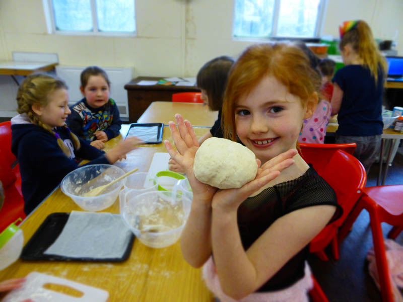 https://indigoartsandcrafts.co.uk/wp-content/uploads/2018/06/Indigo-Arts-and-Crafts-February-half-term-2017-20.jpg